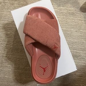 Brand new Women’s Sophia slides